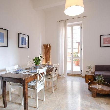 Spacious Apartment With Big Terrace At Colosseum روما المظهر الخارجي الصورة