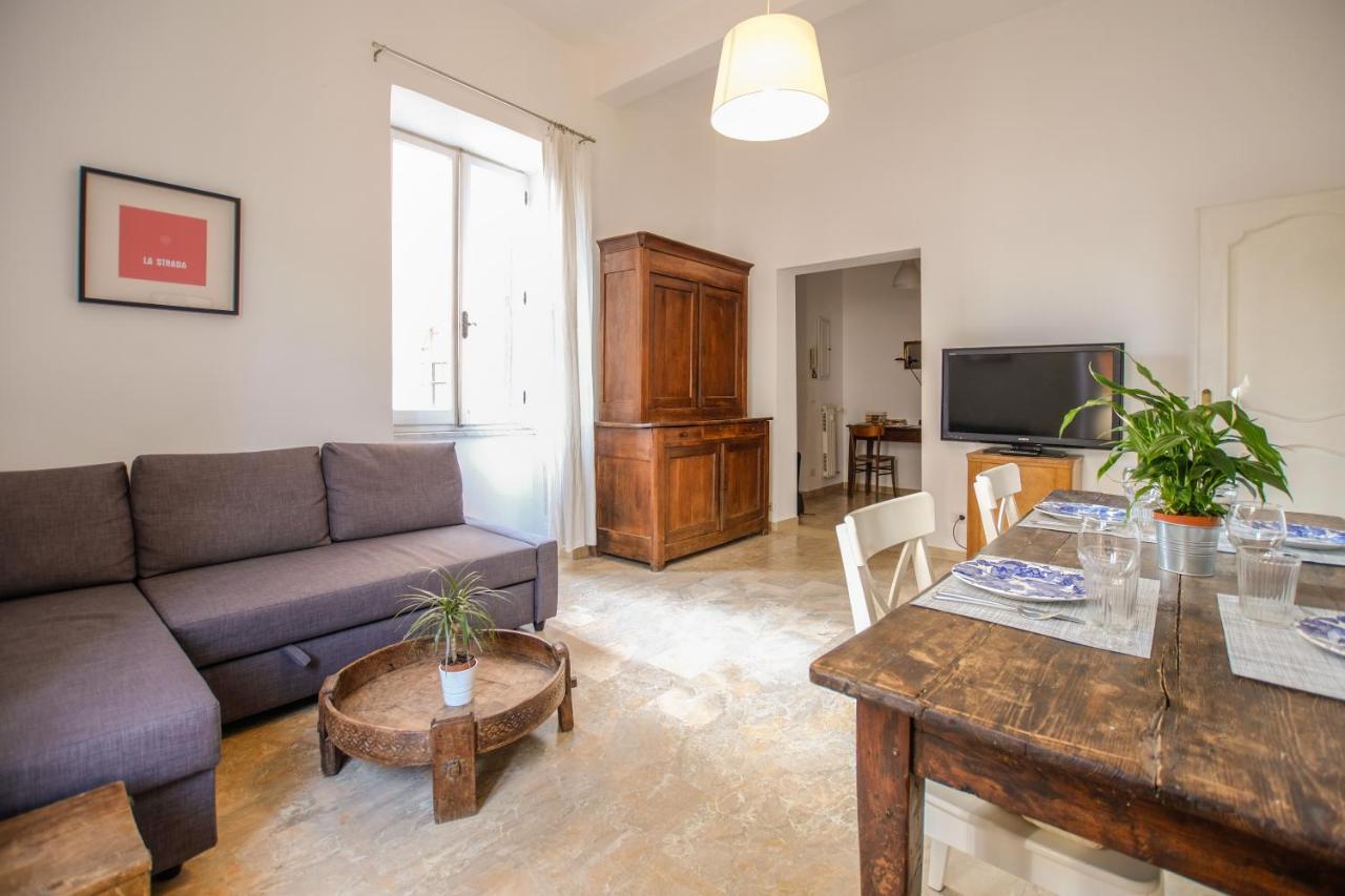 Spacious Apartment With Big Terrace At Colosseum روما المظهر الخارجي الصورة