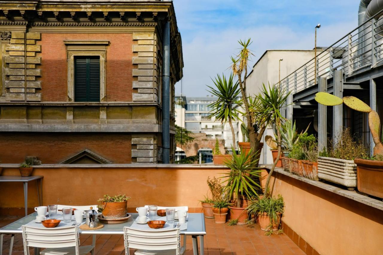 Spacious Apartment With Big Terrace At Colosseum روما المظهر الخارجي الصورة