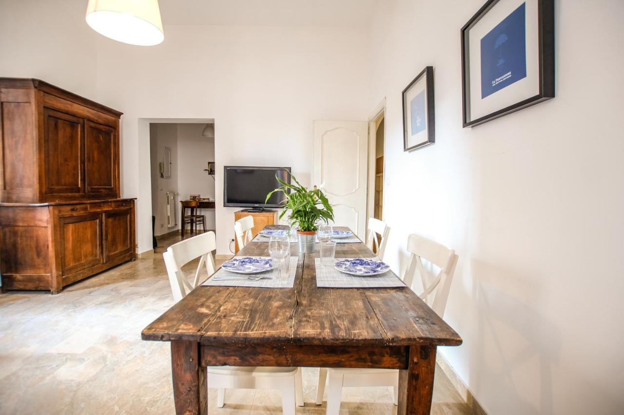 Spacious Apartment With Big Terrace At Colosseum روما المظهر الخارجي الصورة