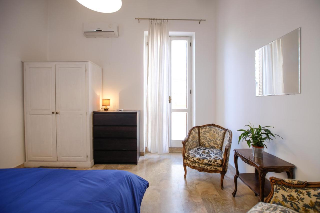 Spacious Apartment With Big Terrace At Colosseum روما المظهر الخارجي الصورة