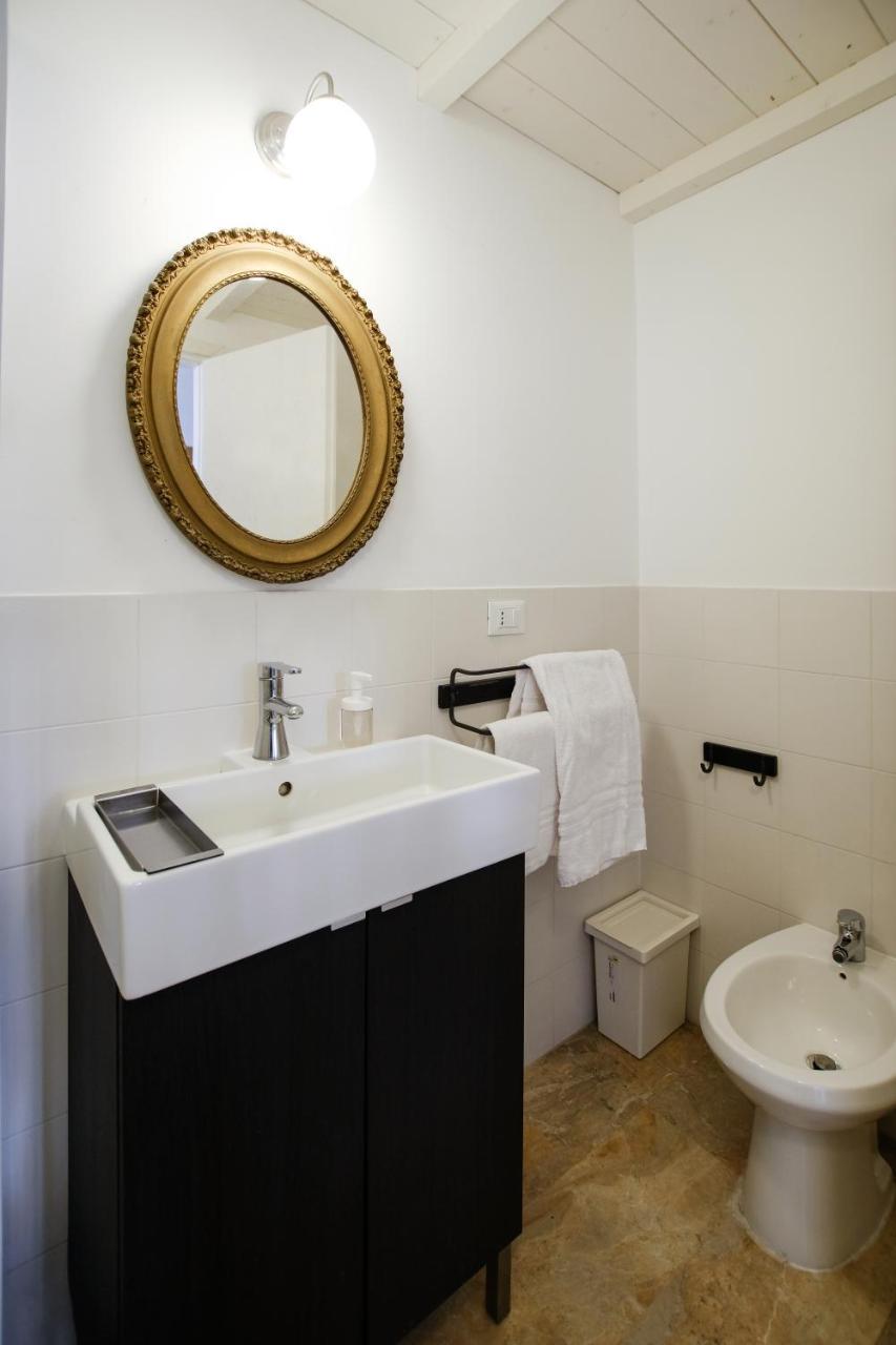 Spacious Apartment With Big Terrace At Colosseum روما المظهر الخارجي الصورة