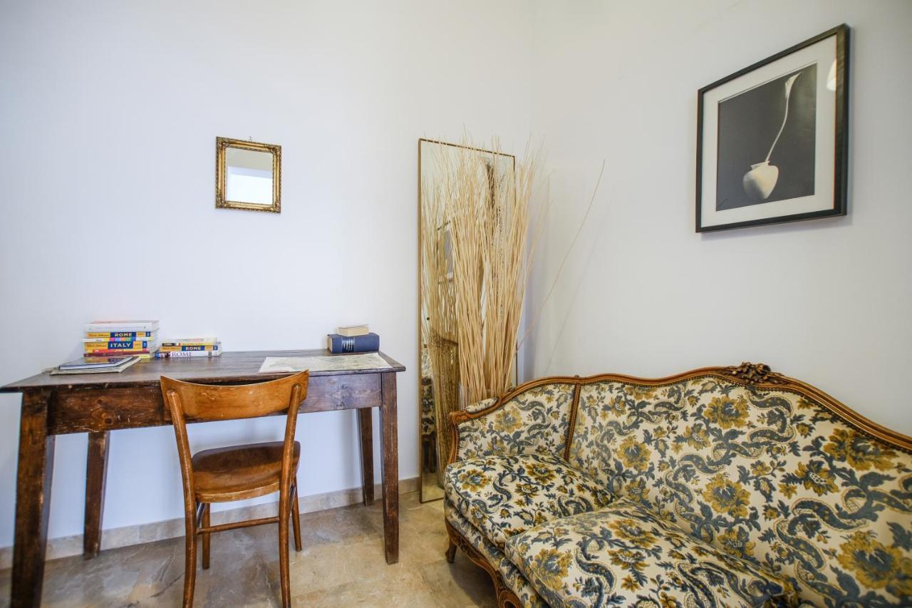 Spacious Apartment With Big Terrace At Colosseum روما المظهر الخارجي الصورة