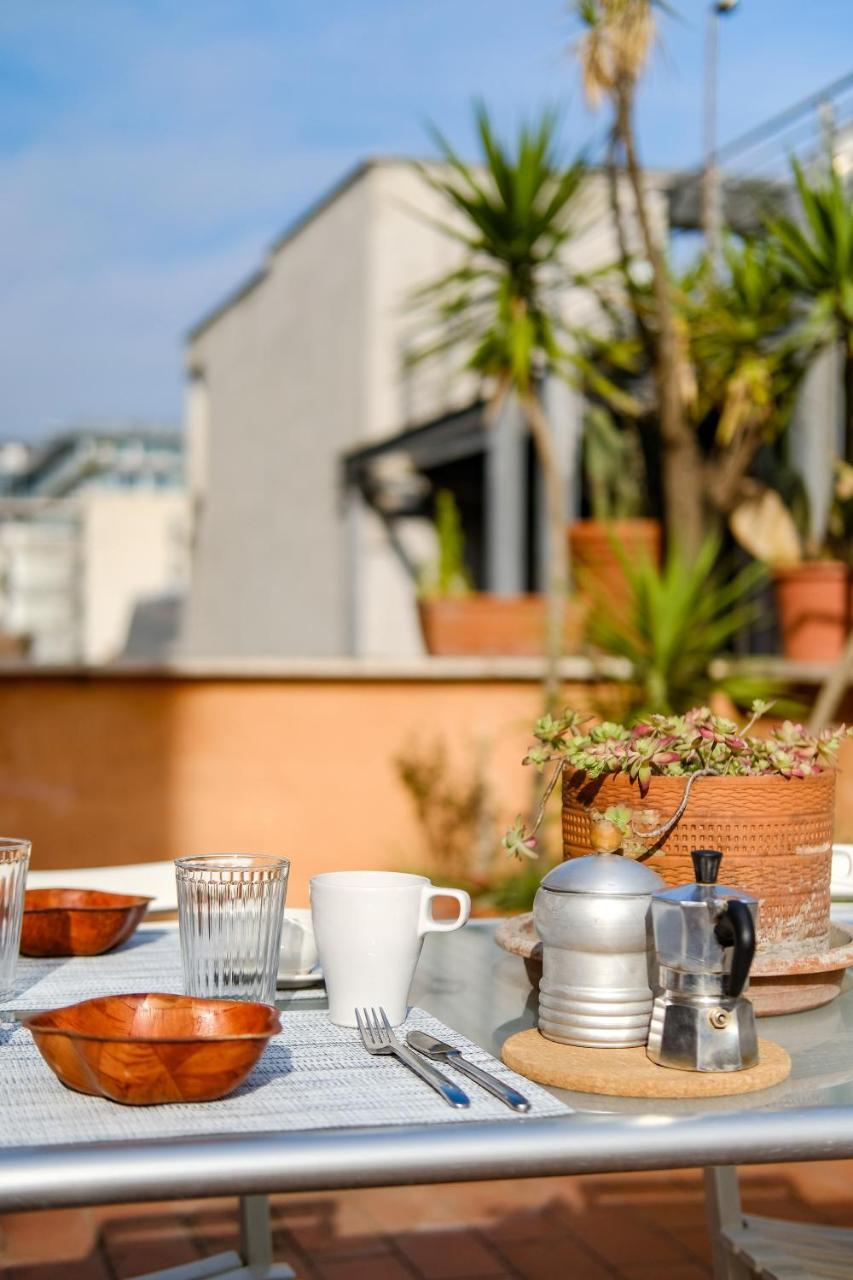 Spacious Apartment With Big Terrace At Colosseum روما المظهر الخارجي الصورة