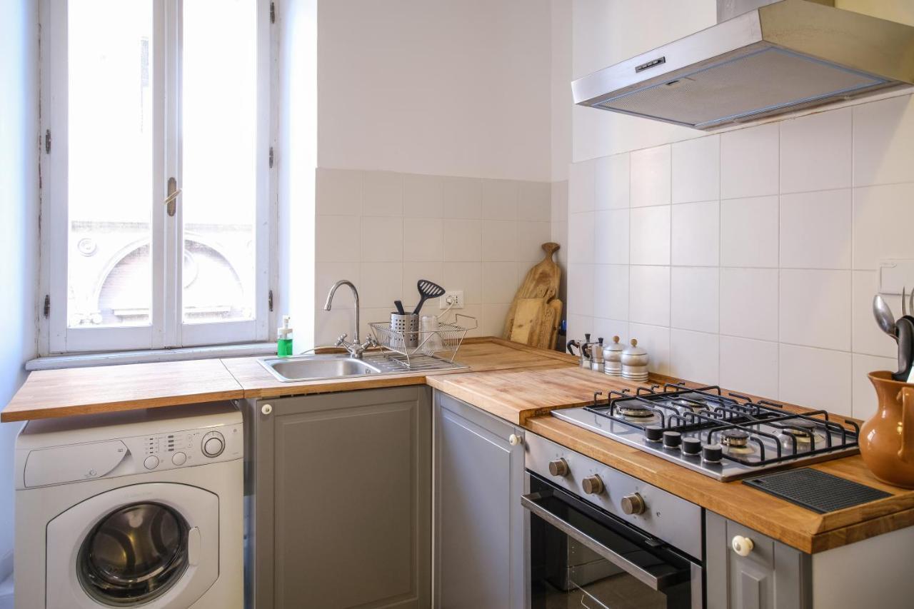Spacious Apartment With Big Terrace At Colosseum روما المظهر الخارجي الصورة