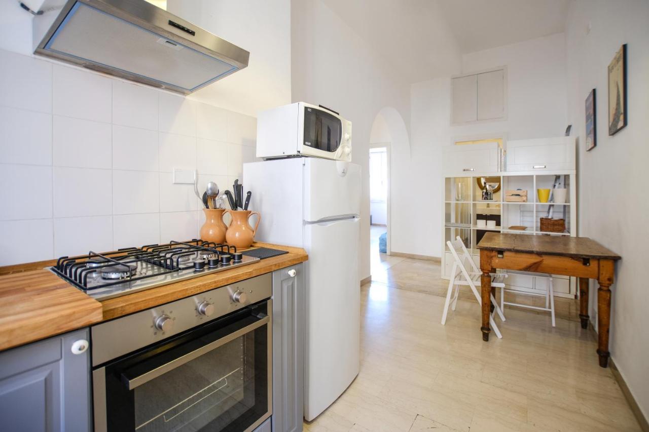 Spacious Apartment With Big Terrace At Colosseum روما المظهر الخارجي الصورة